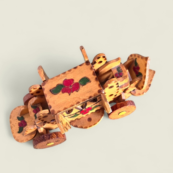 Vintage Tramp Art Carriage Gift or Trinket Box, Cinderella Coach Ring Box - Picture 6 of 12